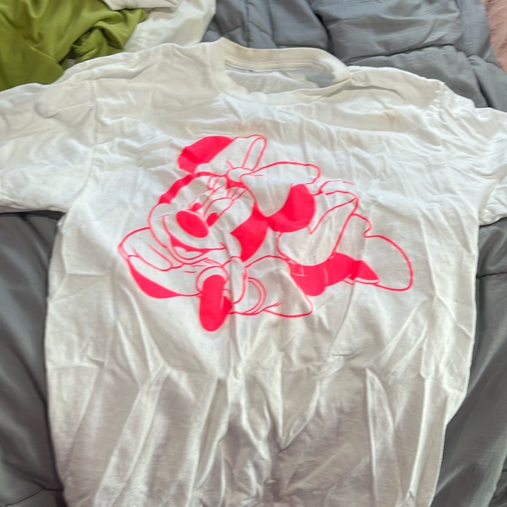 Minnie Mouse graphic tee